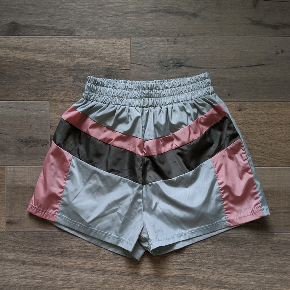 PrettyLittleThing Pants - PrettyLittleThing Retro Shorts Green & Pink 4